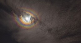 Hiện tượng cầu vồng xung quanh Mặt Trăng chia sẻ mới nhất của NASA