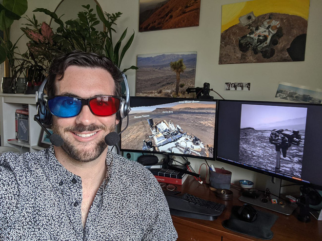 Kỹ sư NASA ngồi nhà điều khiển robot thăm dò trên Sao Hỏa như thế nào?