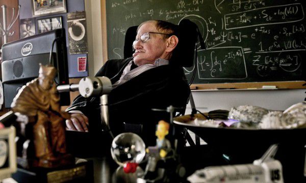 Nhà vật lí thiên tài Stephen Hawking đã qua đời ở tuổi 76